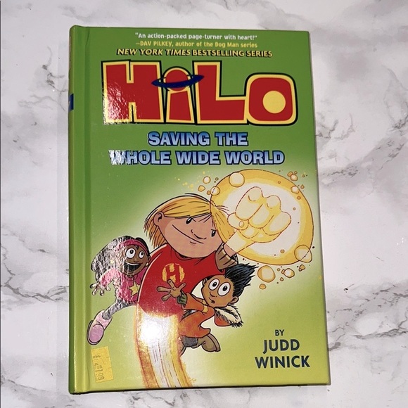 Hilo: Saving the Whole Wide World Book - Picture 1 of 9